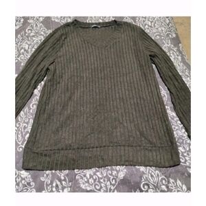 Chic V-Neck Ribbed Sweater - Black